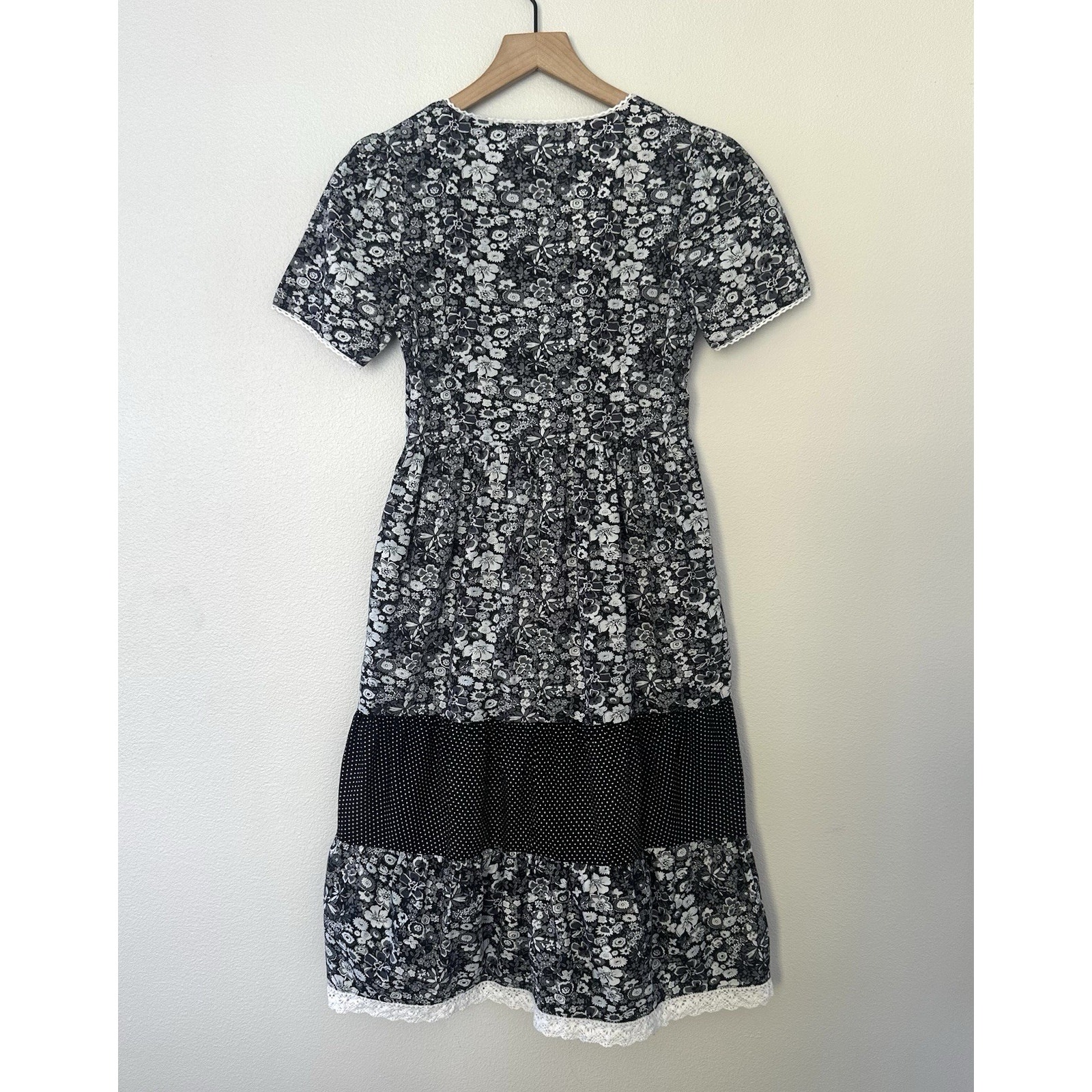 Cottage Core Tiered Midi Dress Frock Shop Size S Floral Eyelet Crochet Prairie — image 8 of 8